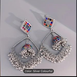 🎉3 for $20🎉 deal
Beautiful silver earrings multicolor